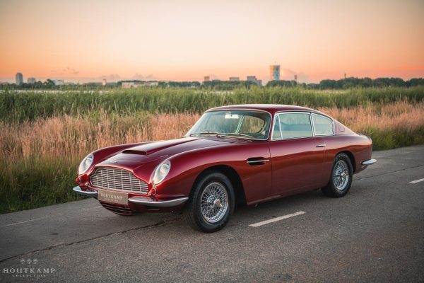 Mobil Aston Martin DB6 (1965–1971): Warisan Elegan dan Prestise