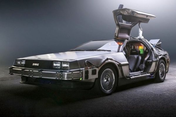 Mobil DeLorean DMC-12: Mobil Klasik Ikonik dengan Desain Unik