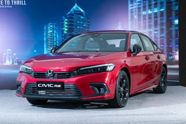 Honda Civic RS: Mobil Sporti dengan Fitur Modern dan Performa Unggul