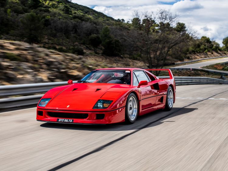 Ferrari F40: Mobil Super Sport Ikonik dari Italia