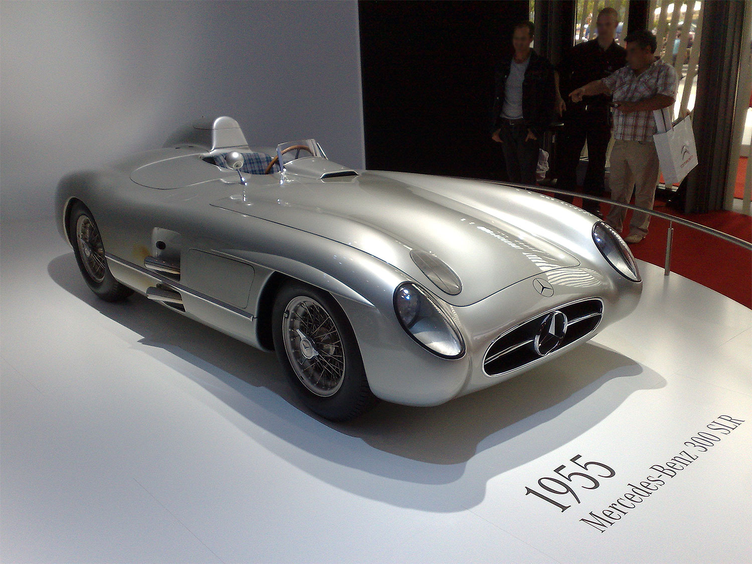 Mercedes-Benz 300 SLR Uhlenhaut: Mobil Legendar Ikonik Mercedes