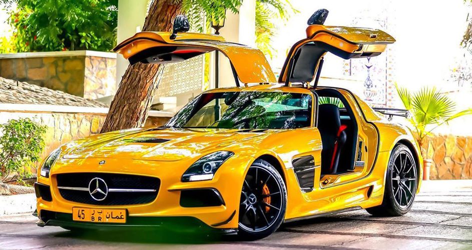 Mercedes-Benz SLS: Mobil Sport Klasik dengan Desain Ikonik
