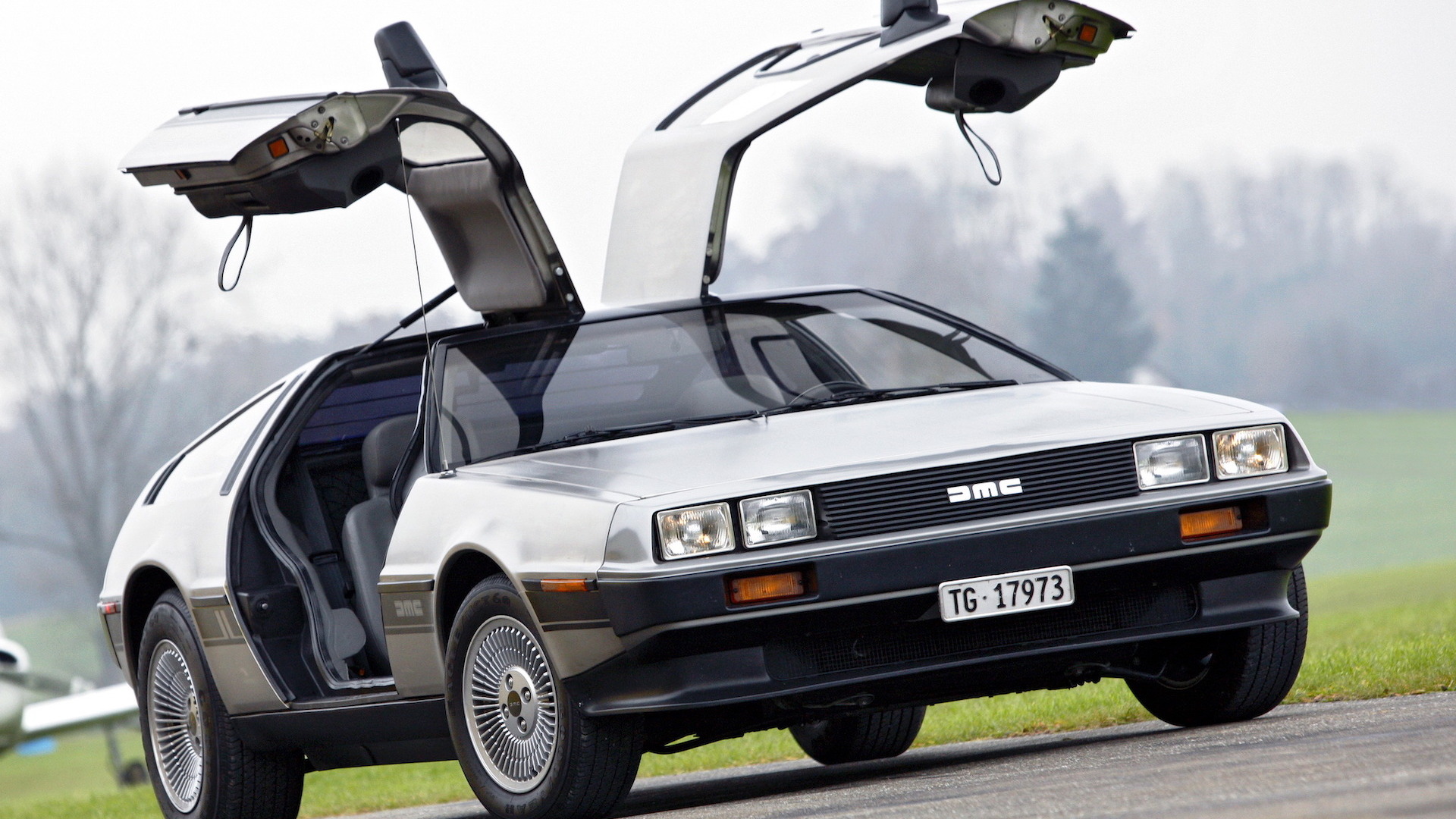 Mobil DeLorean DMC-12: Mobil Klasik Ikonik dari Masa Lalu